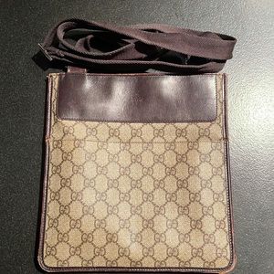 GUCCI GG Brown Flat Canvas Crossbody Bag (Pre-owned with flaws)